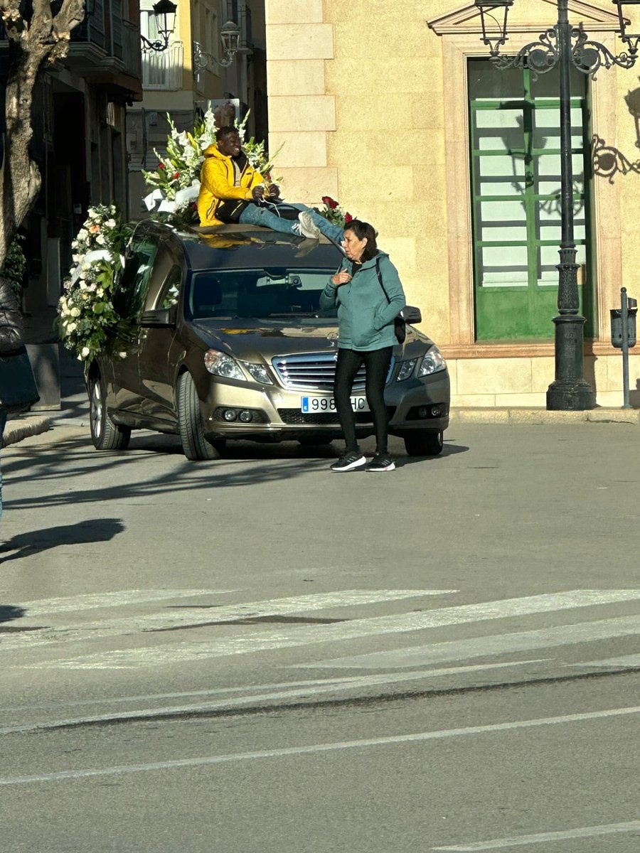 MeerRocio's tweet photo. Violan nuestras fronteras, escupen en nuestras costumbres y pisotean nuestros muertos.

📍Totana (Murcia) https://t.co/rBGcD753Pg
