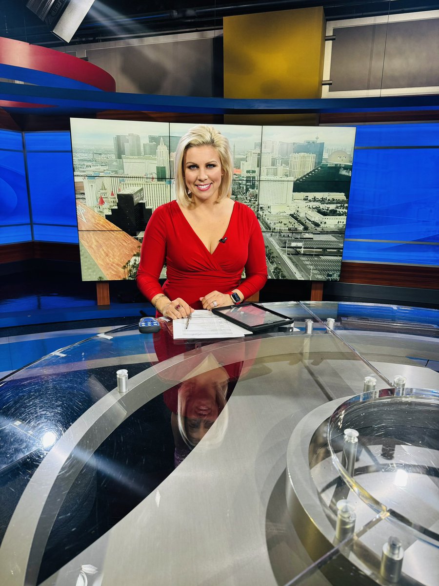 ChloeKoast's tweet photo. Today is National #WearRedDay so I’m rockin’ this color to raise awareness about cardiovascular disease among women! ❤️ #LVGoRed #Red #GoRedForWomen https://t.co/lhSzroofgg