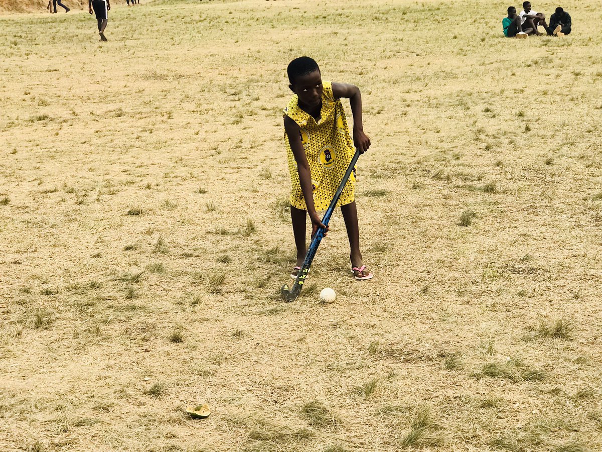 abbeyprince89's tweet photo. A Friday evening with the students. Not even the dry weather conditions prevent these young from doing what we love. The dream lives on🏑❤️💪🏾🔥@FIH_Hockey @EnglandHockey @BelRedDevils @Y1Hockey @LegonKnights @TheHockeyPaper @GraysHockey @TerpsFH https://t.co/dVJpuD52fy