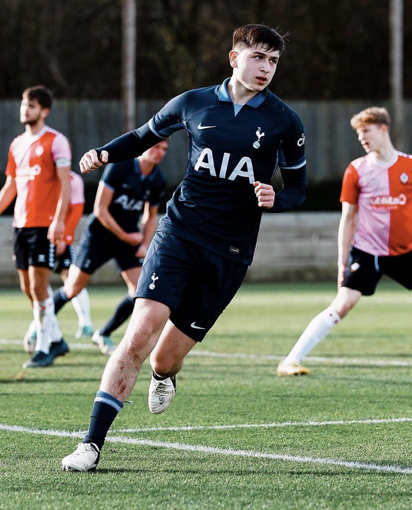 Lilywhite_Rose's tweet photo. 🏴󠁧󠁢󠁥󠁮󠁧󠁿 16-year-old Mikey Moore stats so far this season. Spurs &amp; England 

18 Appearances 
20 Goals 
13 Assists 
 
🦁 🦁 https://t.co/rpKxP0bXZr