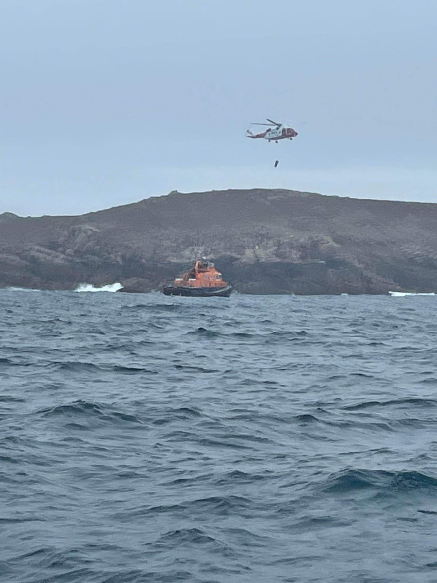 Tiny boats and Rock tweet media