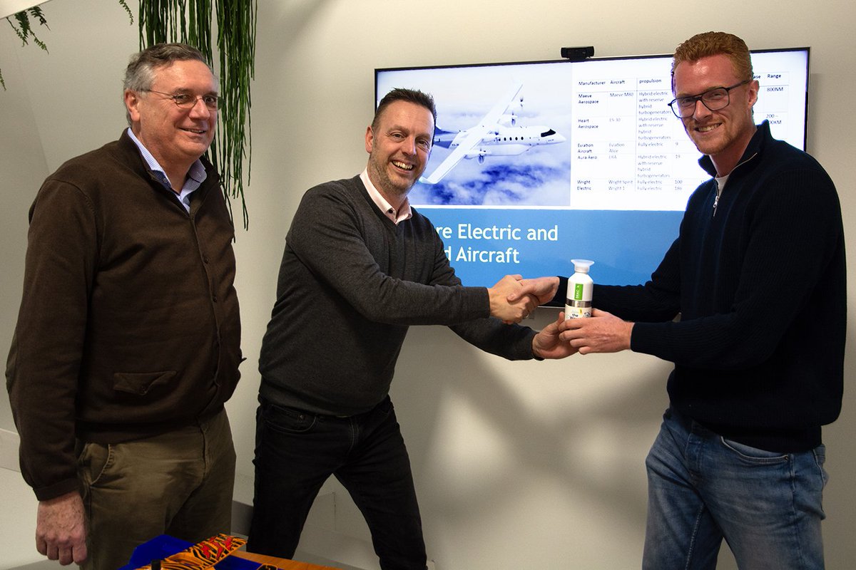Vandaag heeft onze stagiair Tim van der Giessen van @HvaTechniek zijn eindpresentatie gegeven op <a href="/Vliegveld_Teuge/">Luchthaven Teuge</a> .