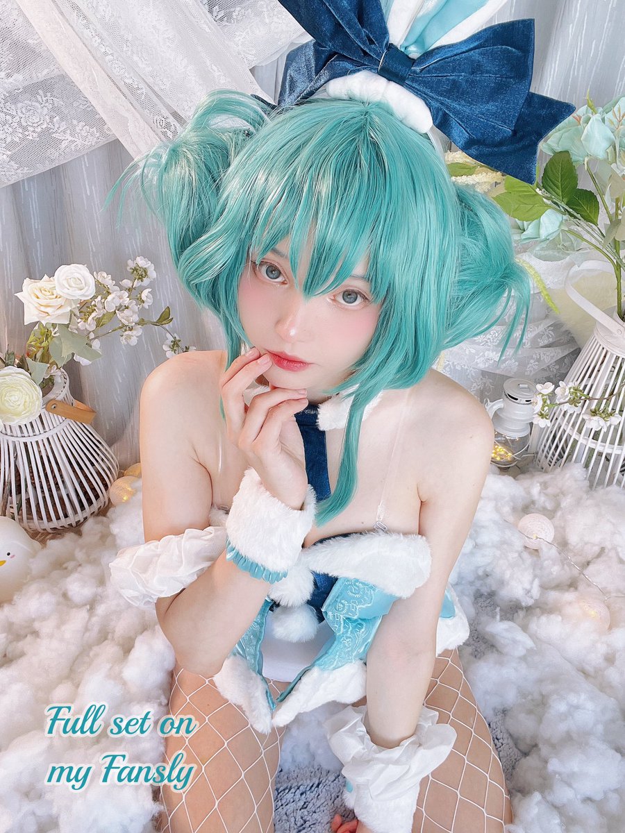 Cosplay of Hatsune Miku 

Rate it please 💙 https://t.co/8gMHOyNEf5