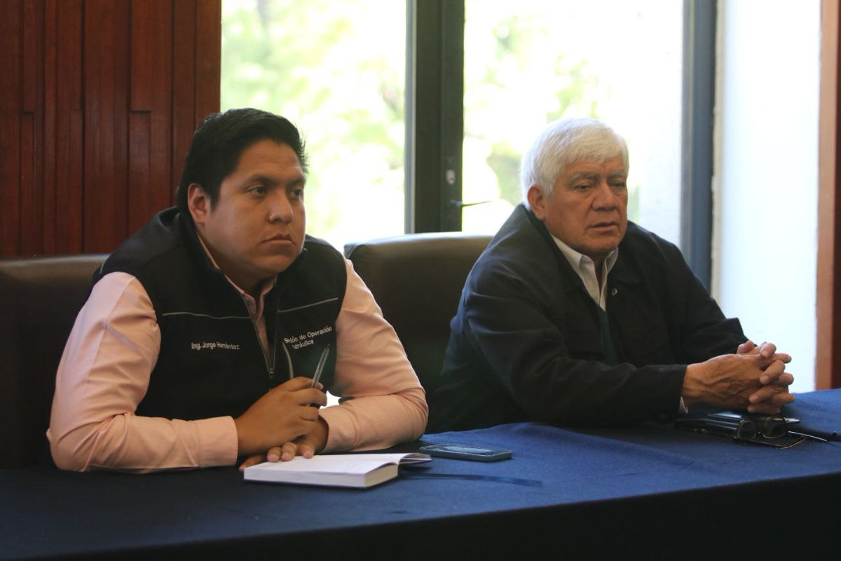 TlalpanAl's tweet photo. Para dar seguimiento al tema del agua en #Tlalpan la alcaldesa @alfagonzalezm se reunió con autoridades de @SacmexCDMX y acordaron labores para mejorar su distribución en la Alcaldía.💧🚙

#TeCumplimosYSeguiremosCumpliendo https://t.co/rFKPVsNPxL