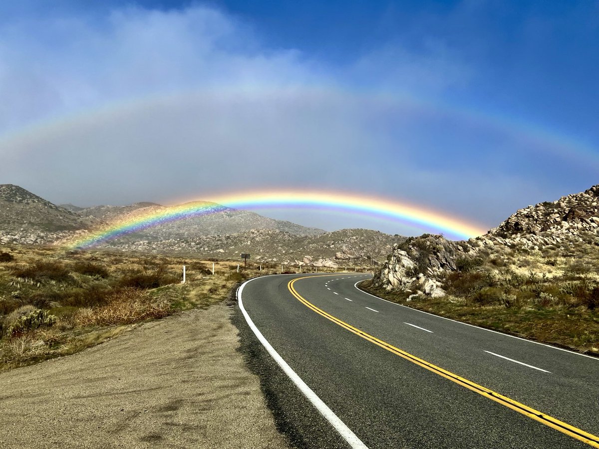DougMinshell's tweet photo. Gorgeous rainbow this morning on the Montezuma Grade heading down into Borrego Springs. ⁦@eyesonsdskies⁩ #cawx #sandiegoweather #rainbow https://t.co/NMxYKrN2Cy