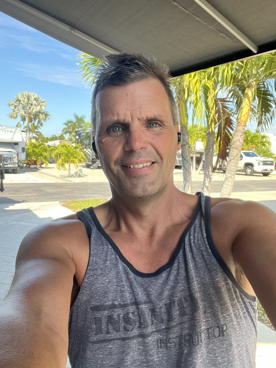 ray_durbin's tweet photo. Sober 1 year today. Wow. How time flies.
.
It started with a simple challenge. Go 75 days without drinking alcohol. The #75hardchallenge was the beginning.

A funny thing happened. I made it. I did it. I completed my first #75hardchallenge.    #sober #SoberLife #noalcohol https://t.co/swRj5rejDw