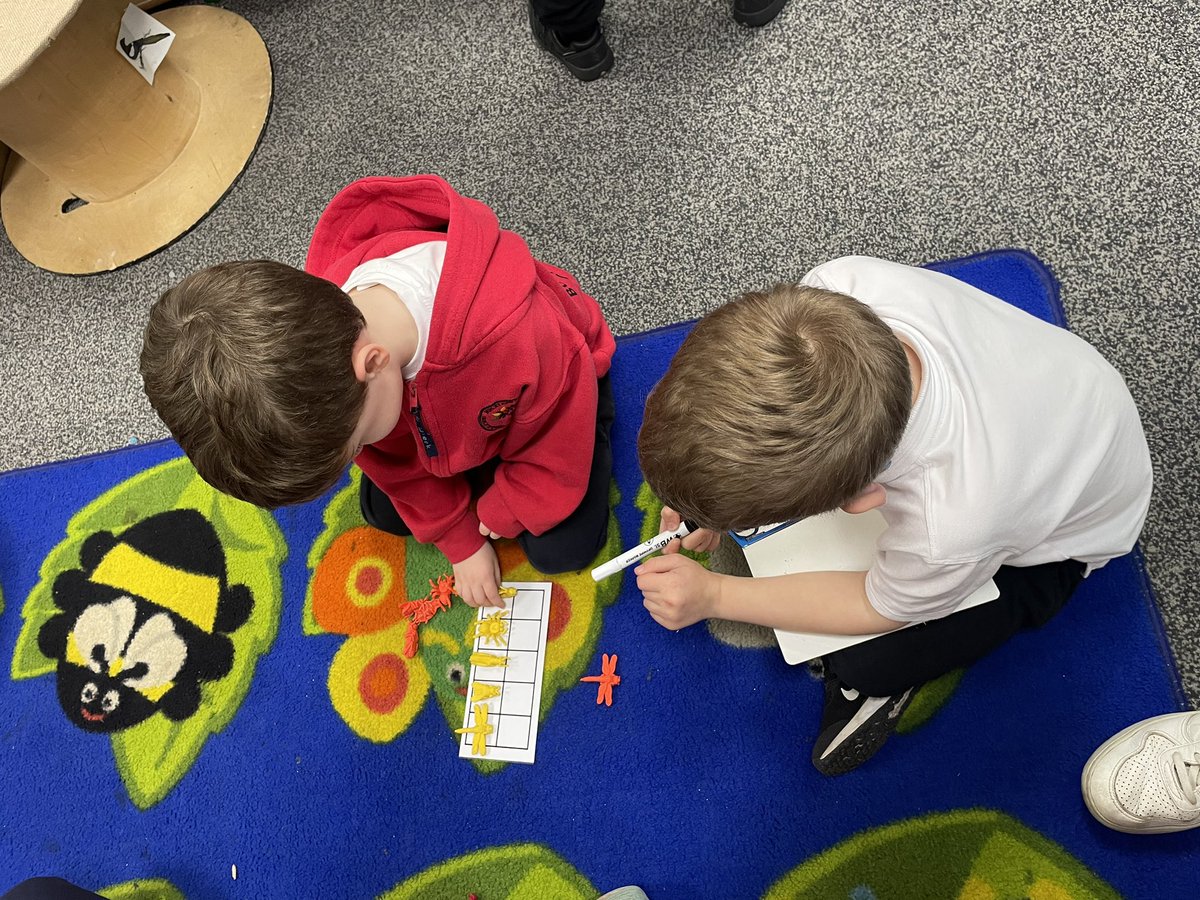 receptionbwp's tweet photo. 🐧➕✨Today in maths we have been exploring addition, we had a go at telling the maths story first, then working out how many we had altogether. We even had a go at writing some number sentences ✨➕🐧#learningme #collaborativeme https://t.co/Phub4XFIpW