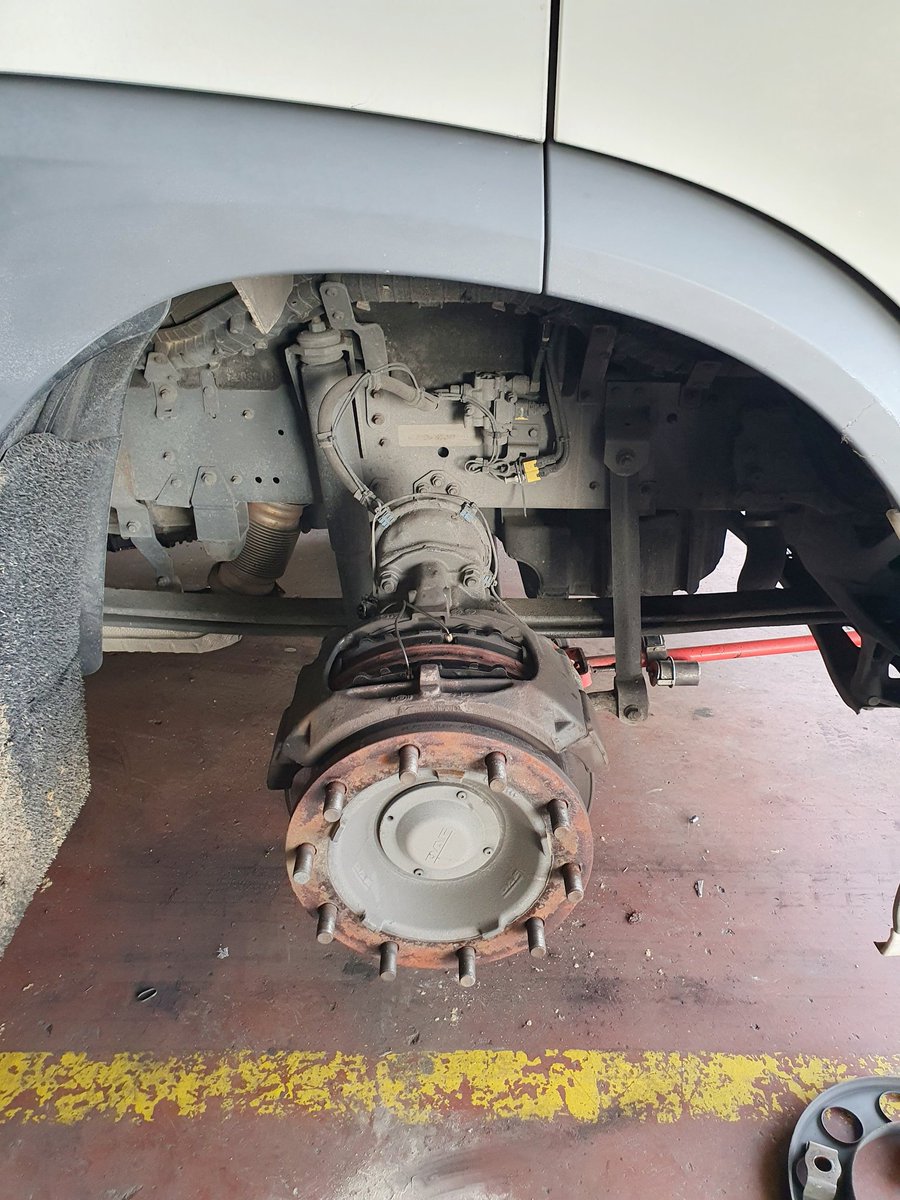 trucksttesmundo's tweet photo. Terminando semana #ramonruiztalleres #passion❤️ #trucks #reparando #camiones #semirremolques #lcv #tacografos #tallerAlltrucks #talleralltrucksfleet #RedAlltrucks #NII #AP2 #SalidaAlfajarin #AreaServicioRausan #alfajarin #Zaragoza https://t.co/FEk7FUQEBA