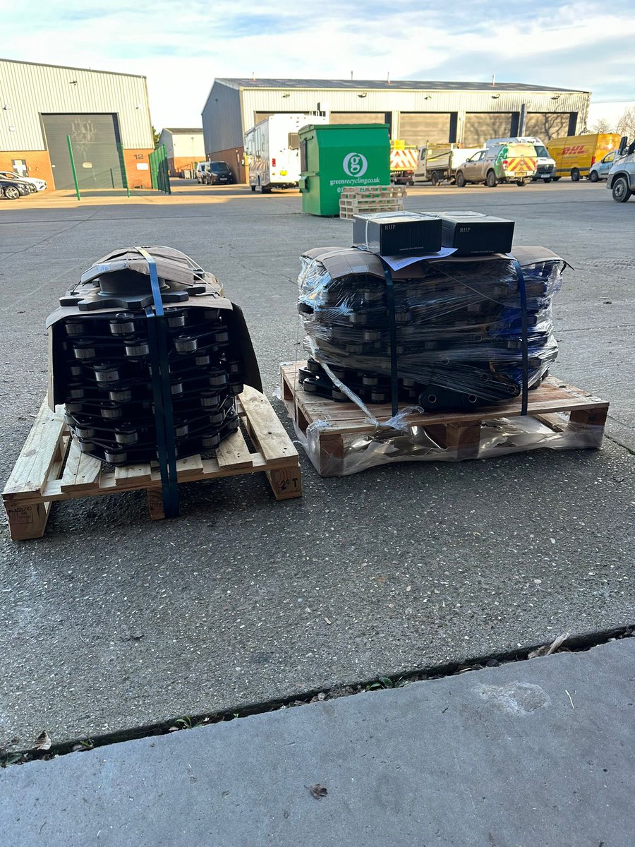 This order of conveyor chain, sprockets and bearings turned up just in time to keep our customers engineers busy over the weekend….