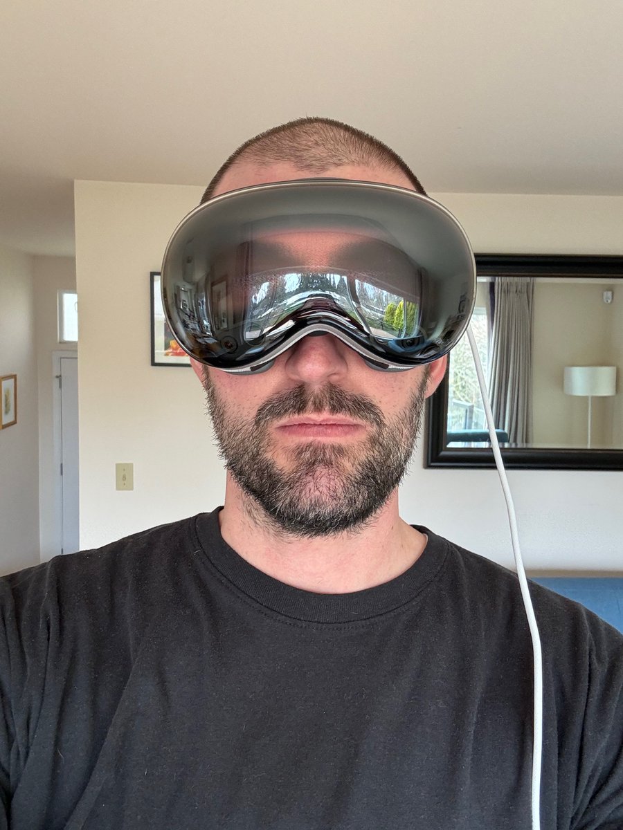 The Markcast® tweet media