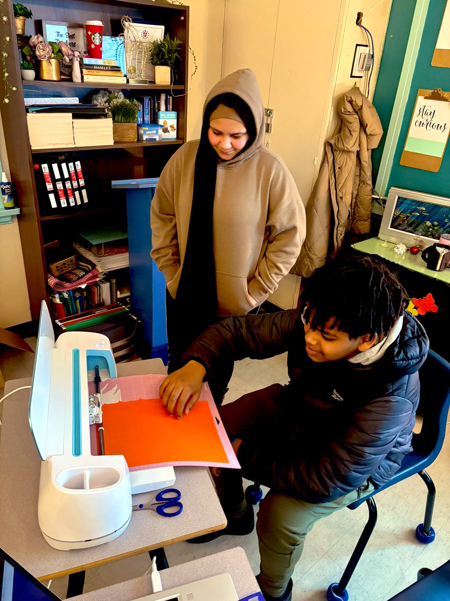 ErinCoates18's tweet photo. Some of our EAL students learned how to use the Cricut machine today. We wrote our names along with “hello” and “welcome” in several languages! We’re not finished yet but here is what we have so far! #HHM #EAL @hhmoffice1 @NLSchoolsCA @SheldonBarry3 @jamieparsons75 https://t.co/3JVMxLpSoJ