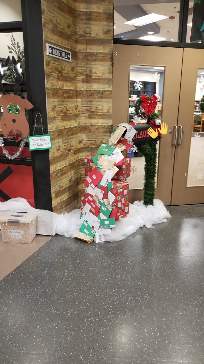 bookyourtime's tweet image. There's the bulletin board pic!! Thanks to hubs for building me a mailbox for my winter display! BTW the Grinch is still a little Grinchy.