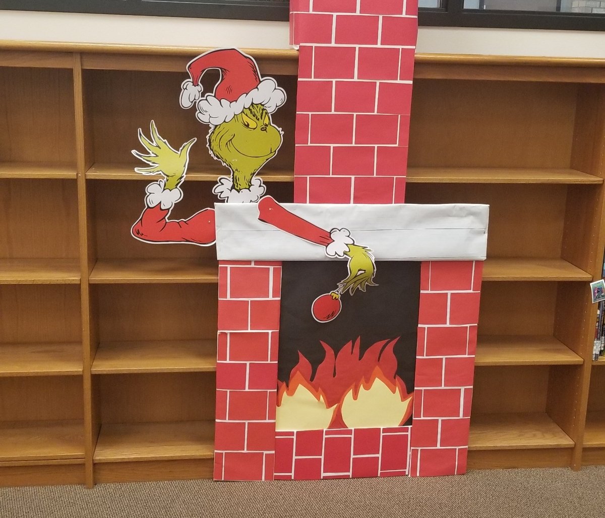 bookyourtime's tweet image. There's the bulletin board pic!! Thanks to hubs for building me a mailbox for my winter display! BTW the Grinch is still a little Grinchy.