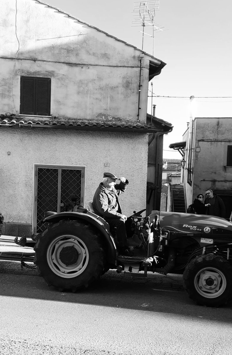 #Stupore_Lucano #basilicata  
#trattore #tractor #agricoltura #countryside #agriculture #campagna #landscape #picoftheday #farm #photography #like4like #agriculturelife #instapic #sole #love #igers #instagood #photooftheday #country #igersitaly #amazing #sky #travelgram #work