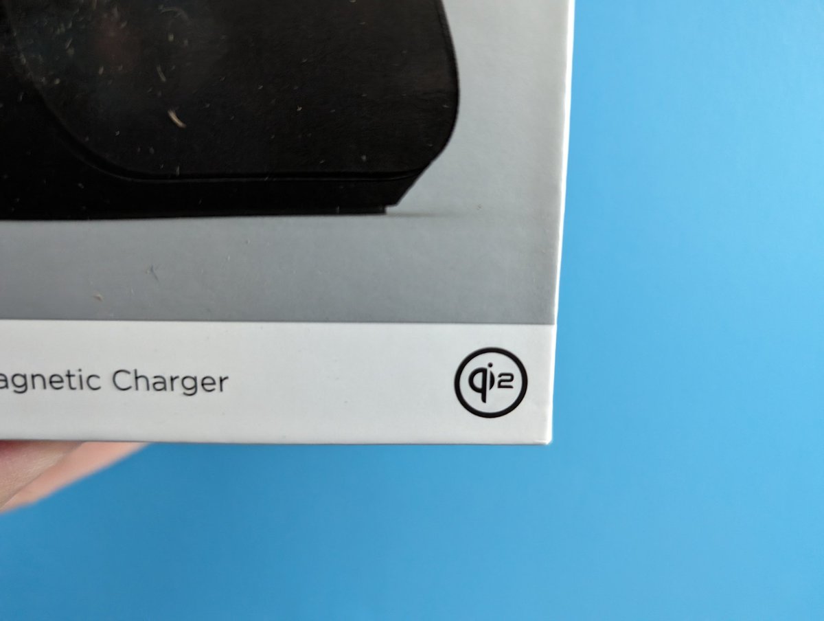 sachinbahal's tweet image. Thanks @nomadgoods for sending their new Stand, which is their first Qi2 charger, the metal and glass design looks out-Standing 😉 and has a good amount of heft to it 

The Stand does require a 20W USB-C power adapter which isn't included ⚡

@qipower #Qi2 #NomadGoods