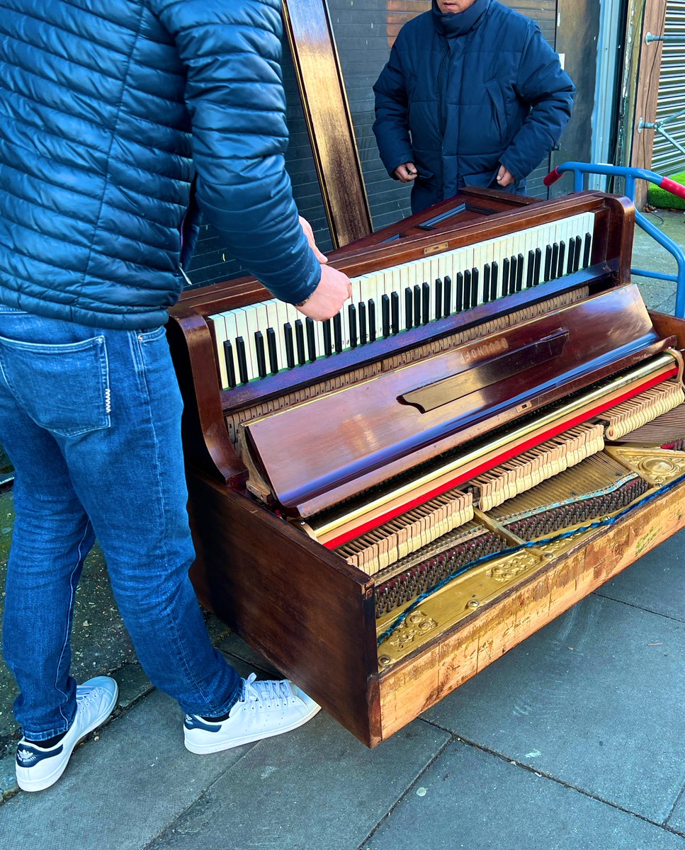 yannjones's tweet image. Earlier a man tries to sell me a piano for 5 quid. How very #CaledonianRoad   @ACallyChristmas @CallyJustice  @callypark #islington #piano #music