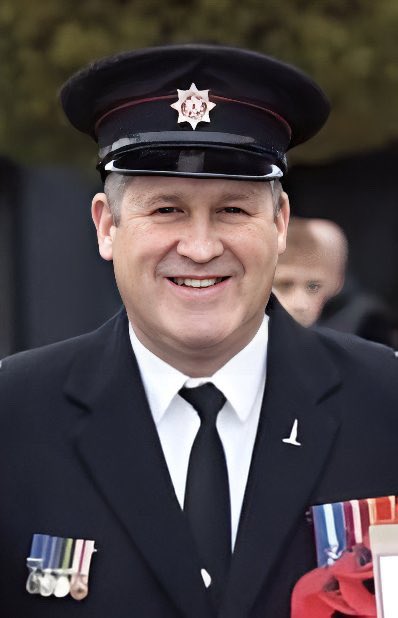 DownpatrickFir1's tweet photo. RIP Watch Commander/Sub Officer Stephen Barr of Ballynahinch Fire Station. 
A great friend to many but an astounding colleague to most. Stevie devoted to public service, he led the local Ballynahinch Fire Service. https://t.co/1PMwVhNpKc