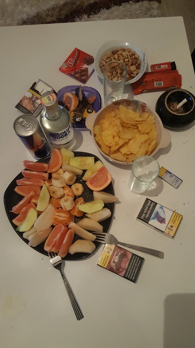 Madem ki kutsal a girdik ufaktan aşkla başlayalim💕👍