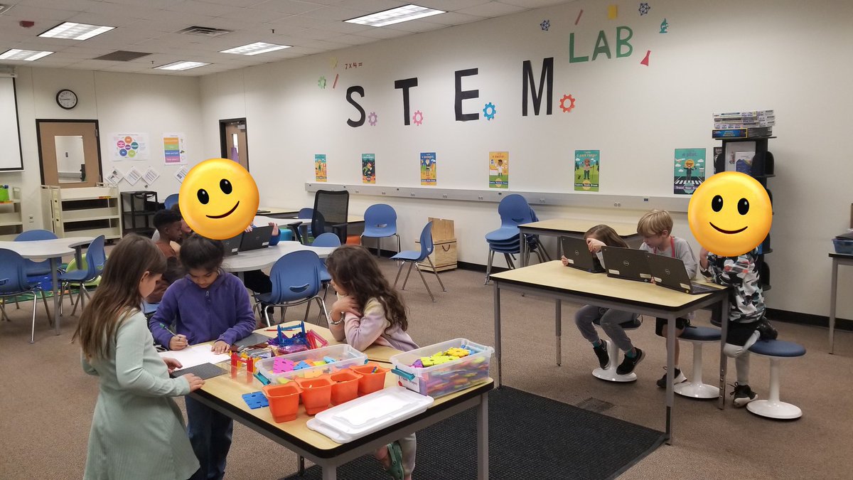 bookyourtime's tweet image. EXPO students using the STEM lab
