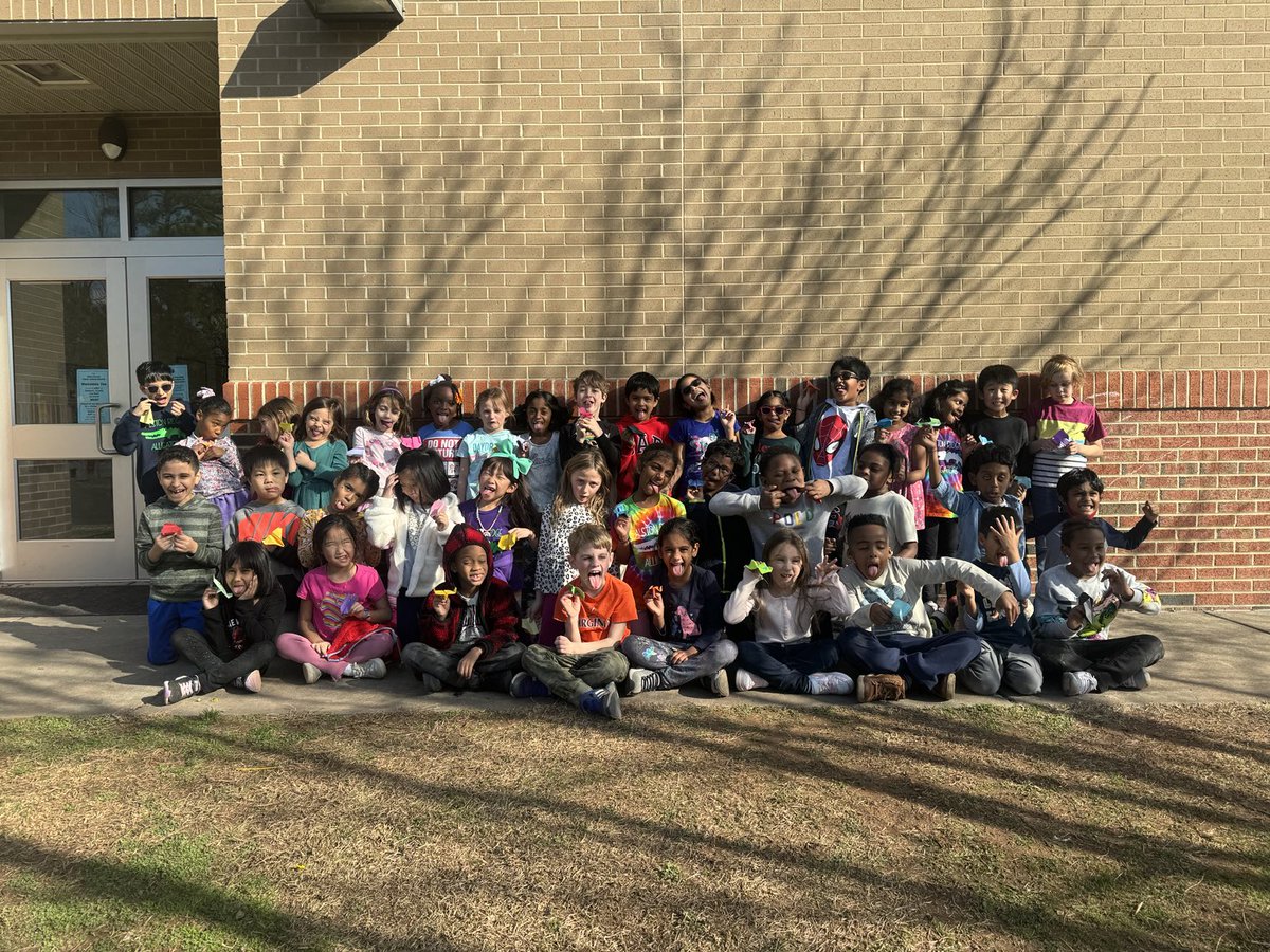 MsWarren1st's tweet photo. While researching art in different cultures, Kouki taught us how to make origami airplanes! https://t.co/l2IjkFnY0H