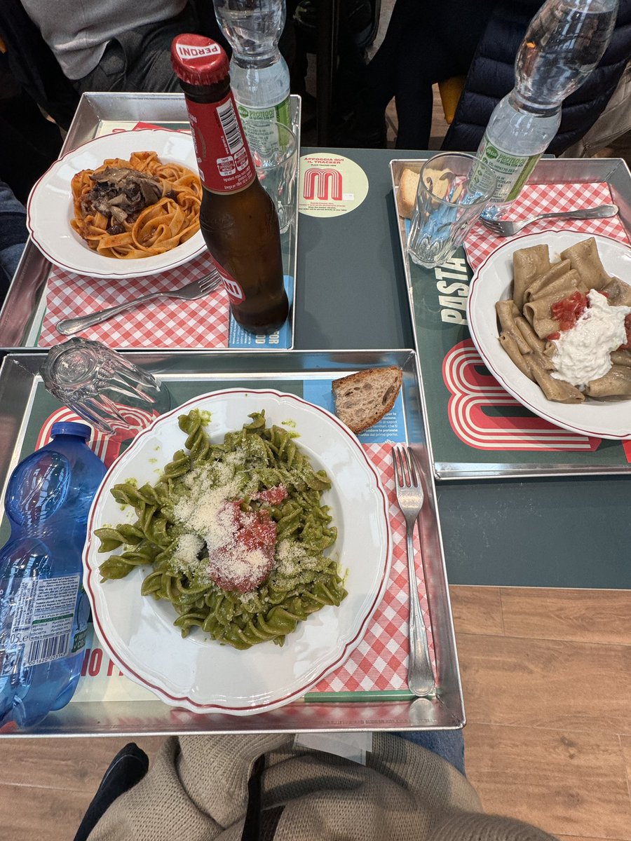 Vickymaeaavila's tweet photo. food pleaseee https://t.co/kqTz0QPWg9