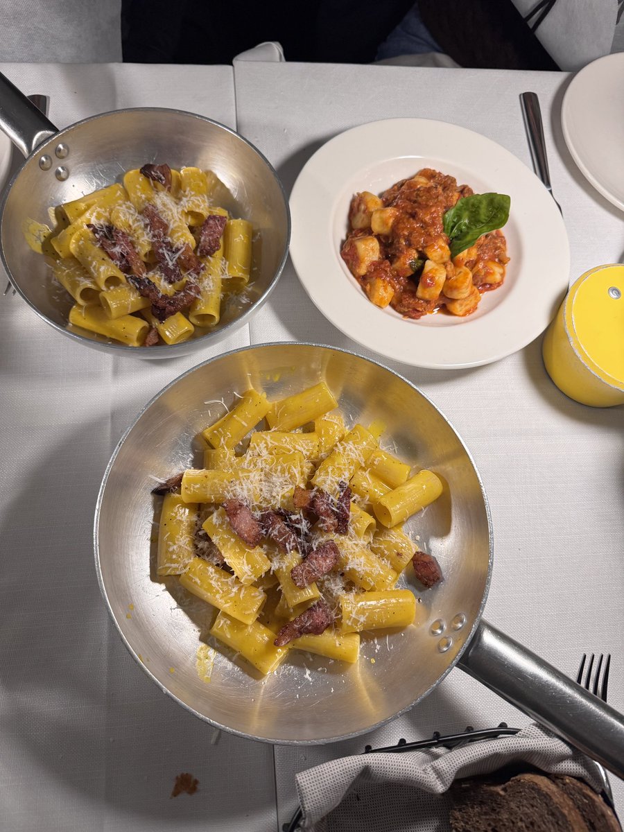 Vickymaeaavila's tweet photo. food pleaseee https://t.co/kqTz0QPWg9