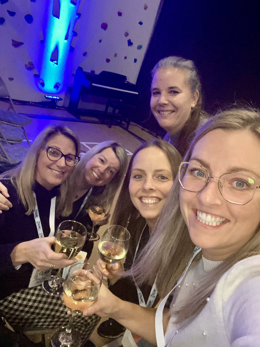 #clair2024
Le réseautage c’est se retrouver au travers les paroles de l’autre ! ♥️ Coup de coeur pour les moments de discussion et de fous rires. #cssps
<a href="/AmelieBedard3/">Amelie Bedard</a> <a href="/AndreanneGag/">Andréanne Gagnon</a> <a href="/getechnoprof/">Geneviève Gaboury</a>