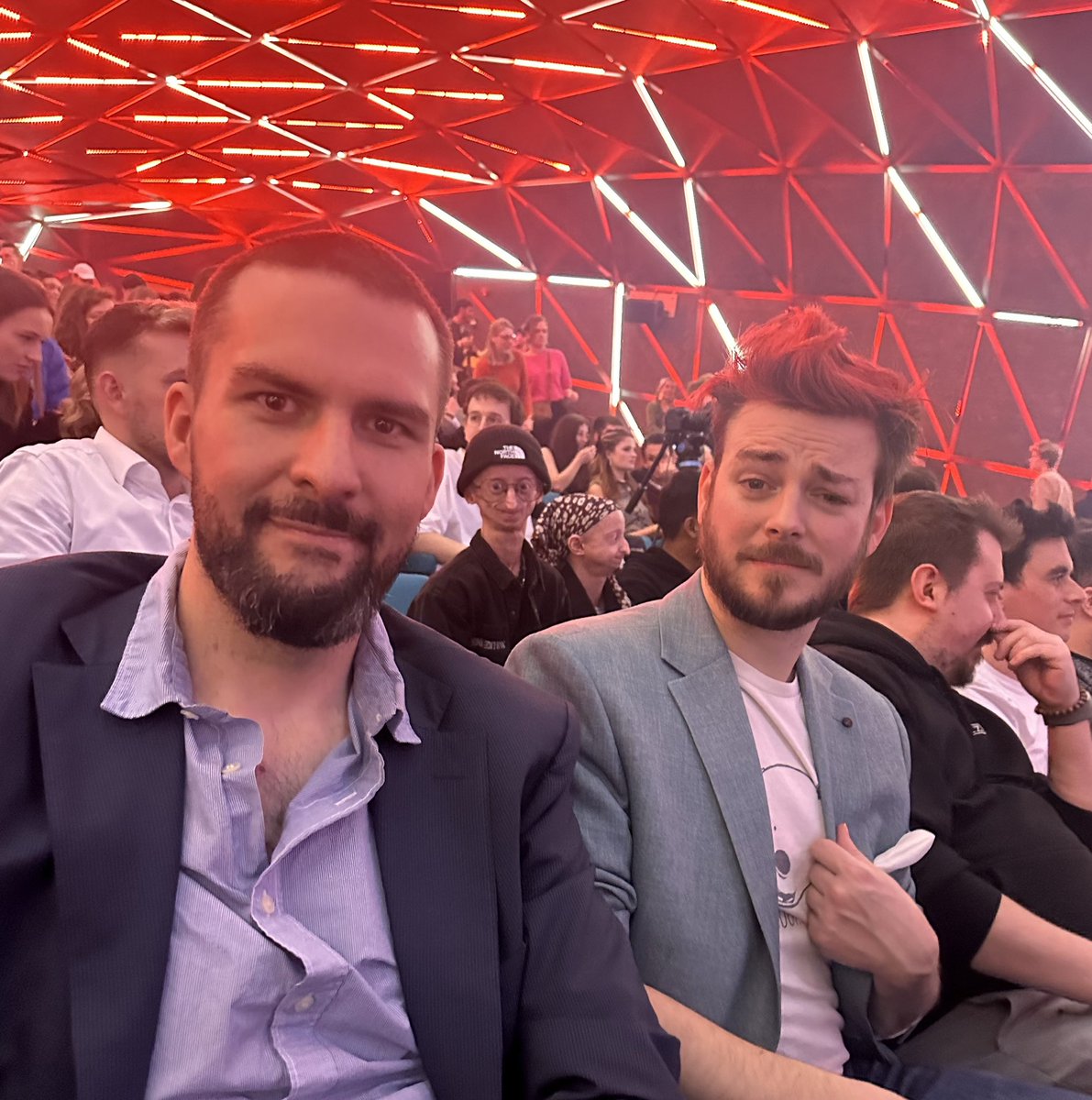 jNoxxx's tweet photo. Ook de oude-mannen-met-een-podcast-en-ook-nerdy-gamers zijn aanwezig op de #jamies https://t.co/W7juaTmUFn
