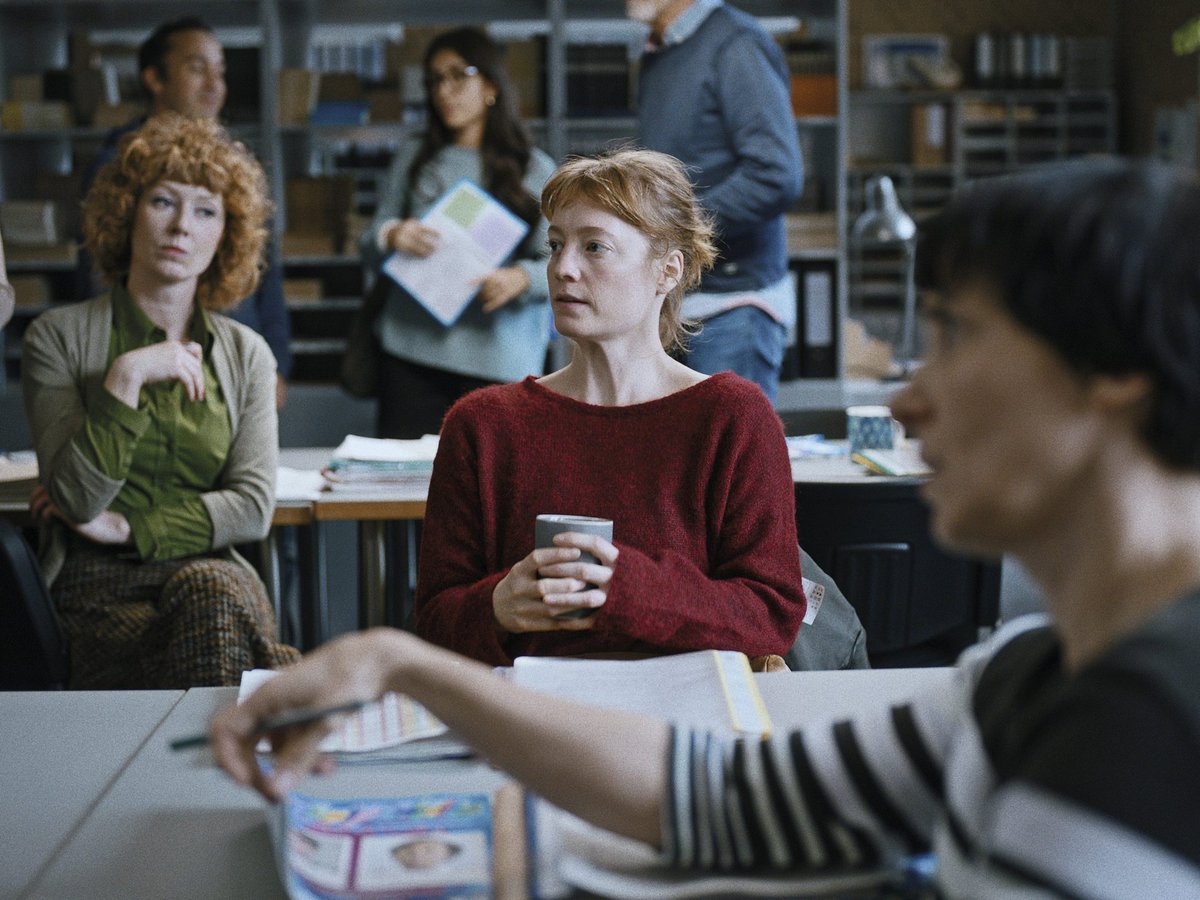 Everything is tensing up in #TheTeachersLounge ...cliches 
About reserved #teachers & innocent #kids are vanishing

#Drama #IlkerCatak #movies #german #LeonardStettnisch #schools #bullying  #musicinfilm #teenagers #racism #adulthood #germancinema #LeonieBenesch #Oscars2024