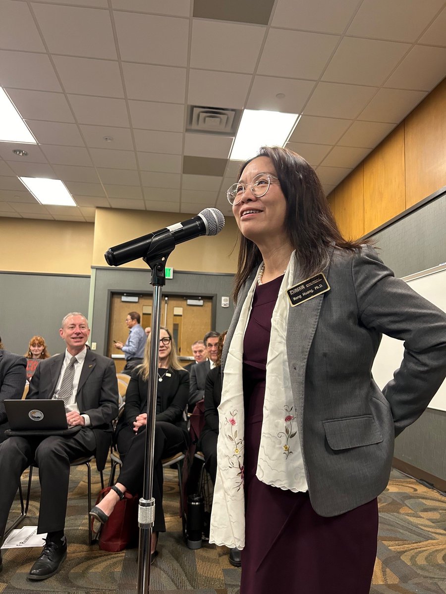 Congratulations to Rong Huang, who was ratified today as the Evanson-McCoy Professor by the Purdue Board of Trustees! loom.ly/1GRrx1k #pharmacysgiantleap