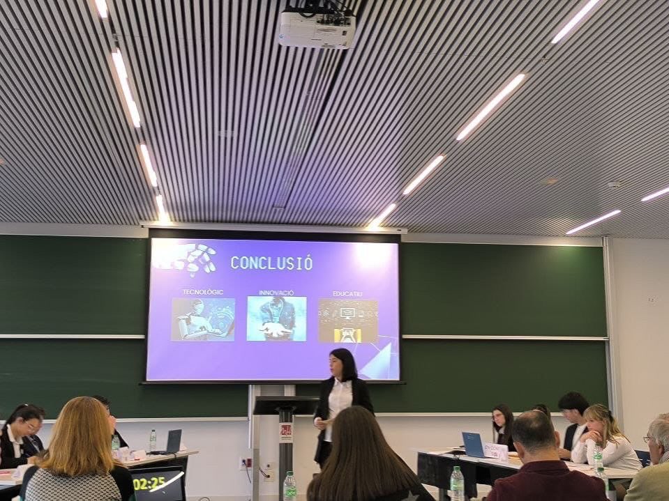 Els equips "Misteri 1" i "Misteri 2" han passat a la semifinal de la Lliga de Debat de Secundària i Batxillerat de la <a href="/xarxavives/">Xarxa Vives d'Universitats</a>. N'estem molt contents i els desitgem sort i encerts per a demà. #SomMisteridElx