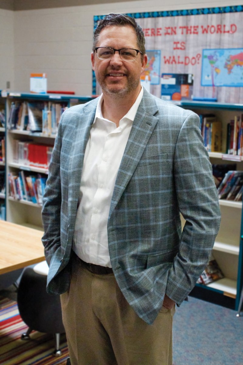 DakotaWesleyan's tweet image. 📘Wesleyan Today Story📘 Notable alum Dr. Joe Childs is leading the Mitchell School District as superintendent. He’s also watching his freshman son walk in his footsteps.
dwu.edu/wesleyan-today…