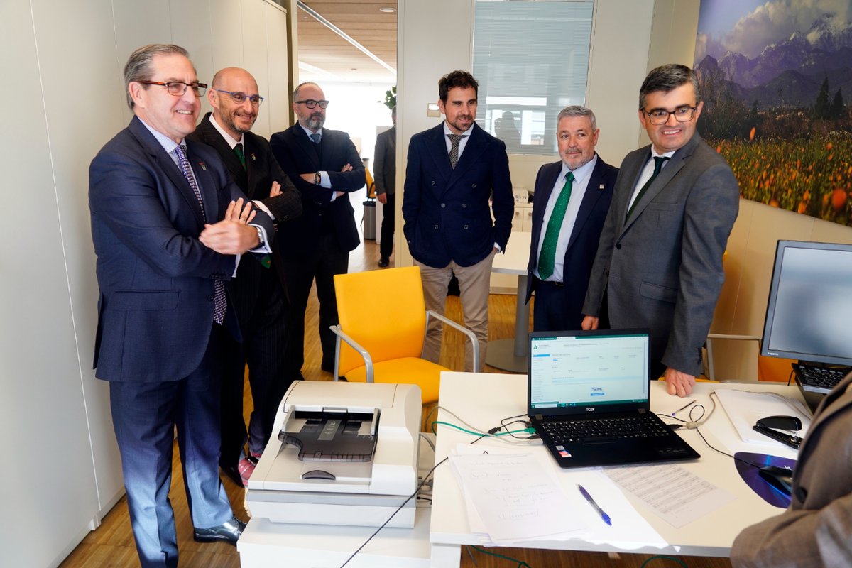 IcagrTwit's tweet image. Hemos podido conocer de la mano del delegado @javinarila las nuevas instalaciones del #CMAC Granada habilitadas por @EmpleoJunta. Unas dependencias más adecuadas y dignas que esperamos se completen cuanto antes con un sistema de gestión de citas online. 
i.mtr.cool/ncpxumfqqq