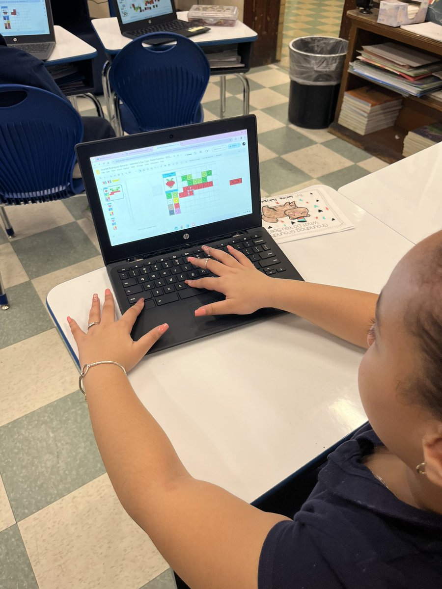 MsPepeLibrarian's tweet image. 2nd grade students @S8_Belleville began practicing CTRL + C &amp;amp; CTRL + V while creating Valentine’s Day 💗 themed pictures! #computerliteracy #librarymedia @8Principal @missmacbps