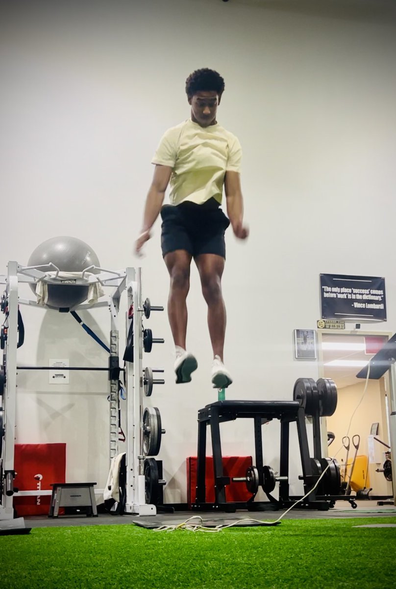 TopSpeedLLC's tweet image. Blue Valley LB Dawson Merritt is the newest member of the #TeamTopSpeed 35+ jump club after yesterdays new PR 🚀

Up almost 7 inches over baseline testing scores from December 👏