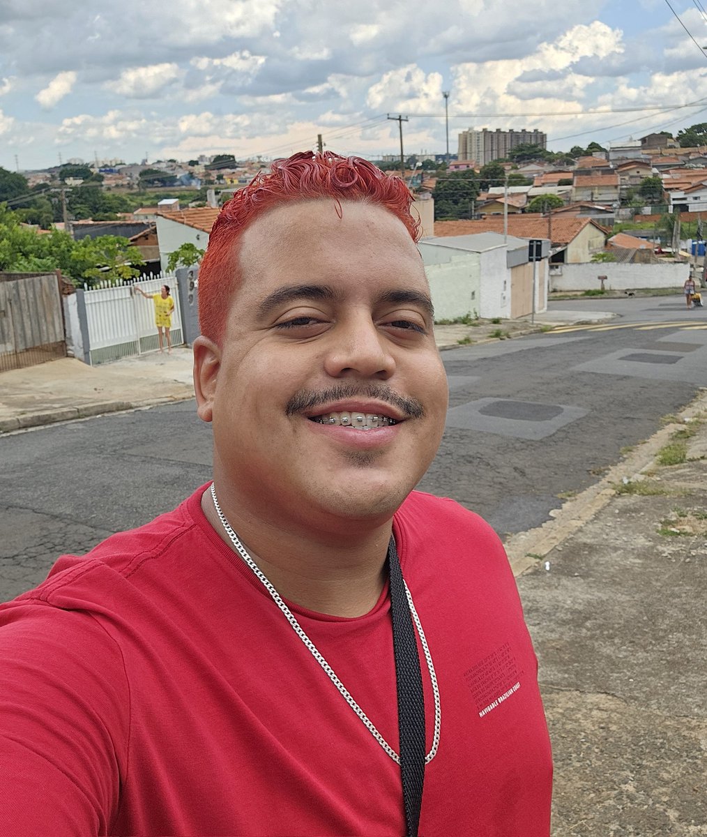 Lvccas's tweet image. Este Carnaval eu aproveitei e pintei o cabelo de vermelho MESMO!