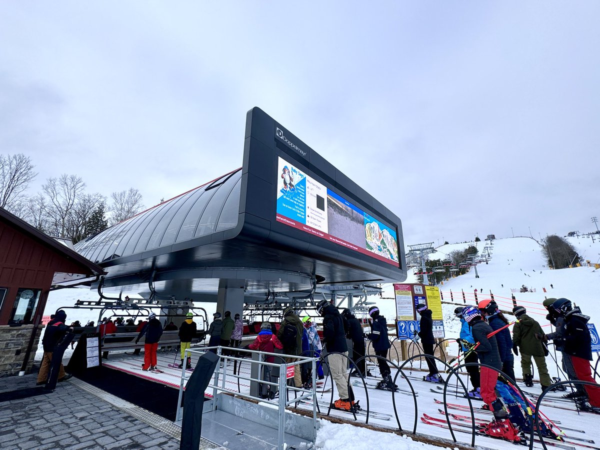 liftblog's tweet photo. All the bells & whistles on this beast. @MtStLouis #Adventure8 #gowherethesnowis https://t.co/Gcx2EDUaf4