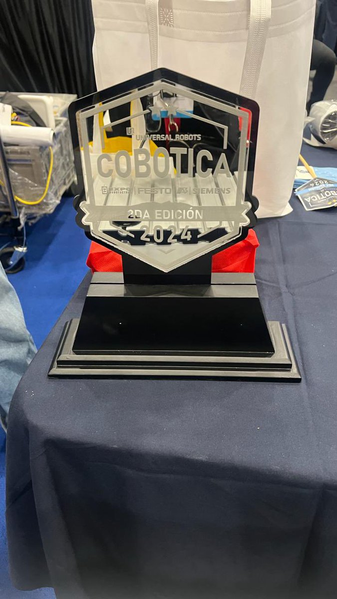 IngenieriasTec's tweet photo. ¡Orgullo de oro! 🏅🙌🏻 Felicitamos a nuestros estudiantes Valeria y Cristóbal de @teccampusqro ambos de la carrera IMT de octavo semestre por su gran logro en el campeonato de robots colaborativos, ellos compitieron tres días con desafiantes retos. 🤖😎
#yoingenio🦾💙🧠 https://t.co/PJTswxsQd0