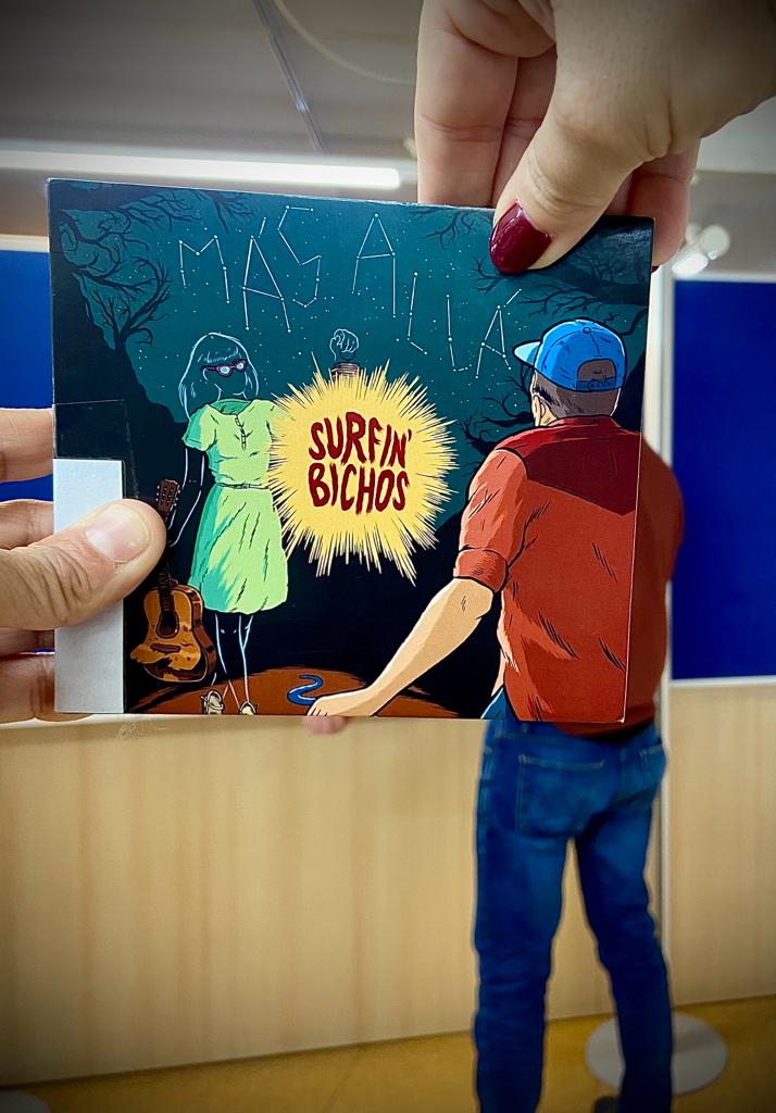 Los protagonistas del #bookface de hoy son los míticos @SurfinBichos Tras 3 décadas, el álbum 'Más allá' marca el retorno del icónico grupo albaceteño a la escena musical. No te pierdas este regreso legendario! Puedes encontrar la discografía de los Surfin' en la #bpealbacete