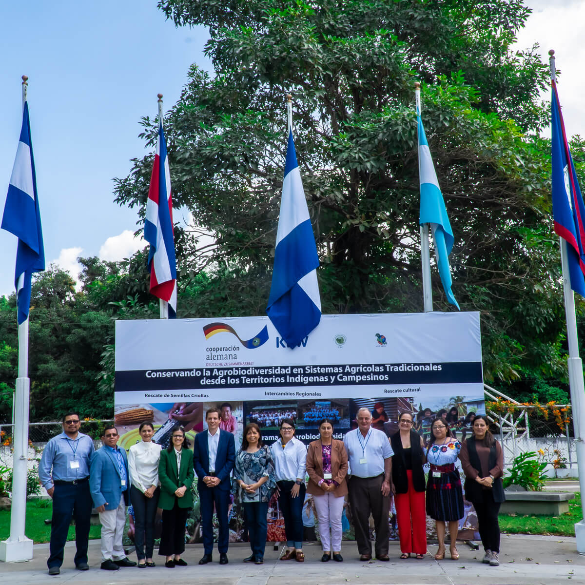 ACICAFOCca's tweet photo. El Programa de Agrobiodiversidad Indígena y Campesina (PAICC) concluye con éxito en 6 países centroamericanos, destacando su papel en la preservación ambiental y el empoderamiento comunitario. #PAICC #DesarrolloSostenible
@KfW_en_CA @KfW_int https://t.co/gQ6OqqirpE https://t.co/buZpIwKmmi