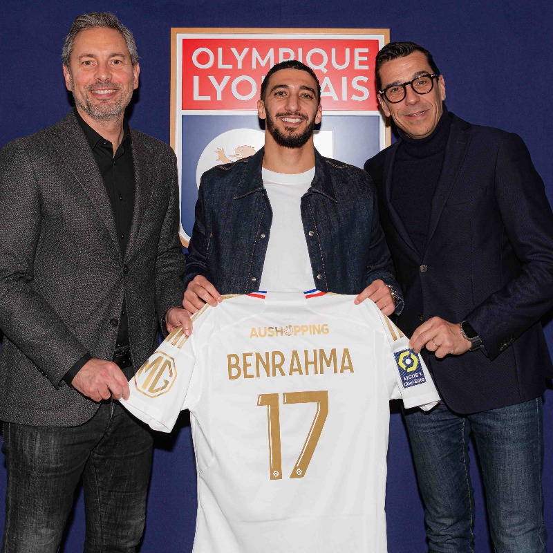 OL's tweet photo. 🚨 Saïd Benrahma rejoint l’OL sous la forme d’un prêt avec option d’achat jusqu’à la fin de saison 🖋🔴🔵

ℹ Toutes les informations ici ⤵