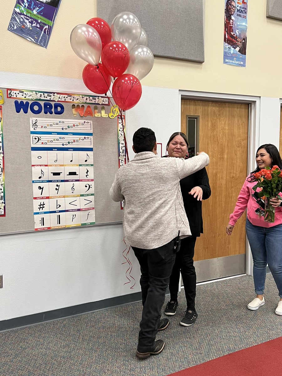 IMarmolejo_SRMS's tweet photo. Congratulations to our Teacher of the Year, Ms. Chuca! 🎶 🎺 🎷 🥁 We appreciate all you do for our campus and students! Well-deserved 👏🏼 🎈 🎊 @mschucaemmsband @MontanaMiddle https://t.co/PH5p58SayD