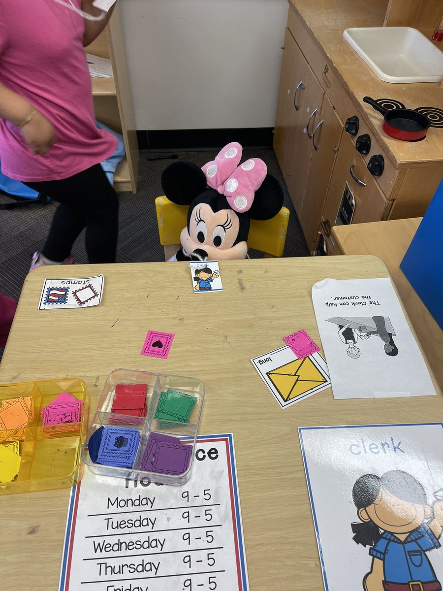 PreK_rocks_'s tweet photo. Minnie Mouse did a great job as our clerk at the Post Office! @BrookridgeSMSD @theSMSD #prekrocks #earlyedsmsd https://t.co/xYO8aX6IAn