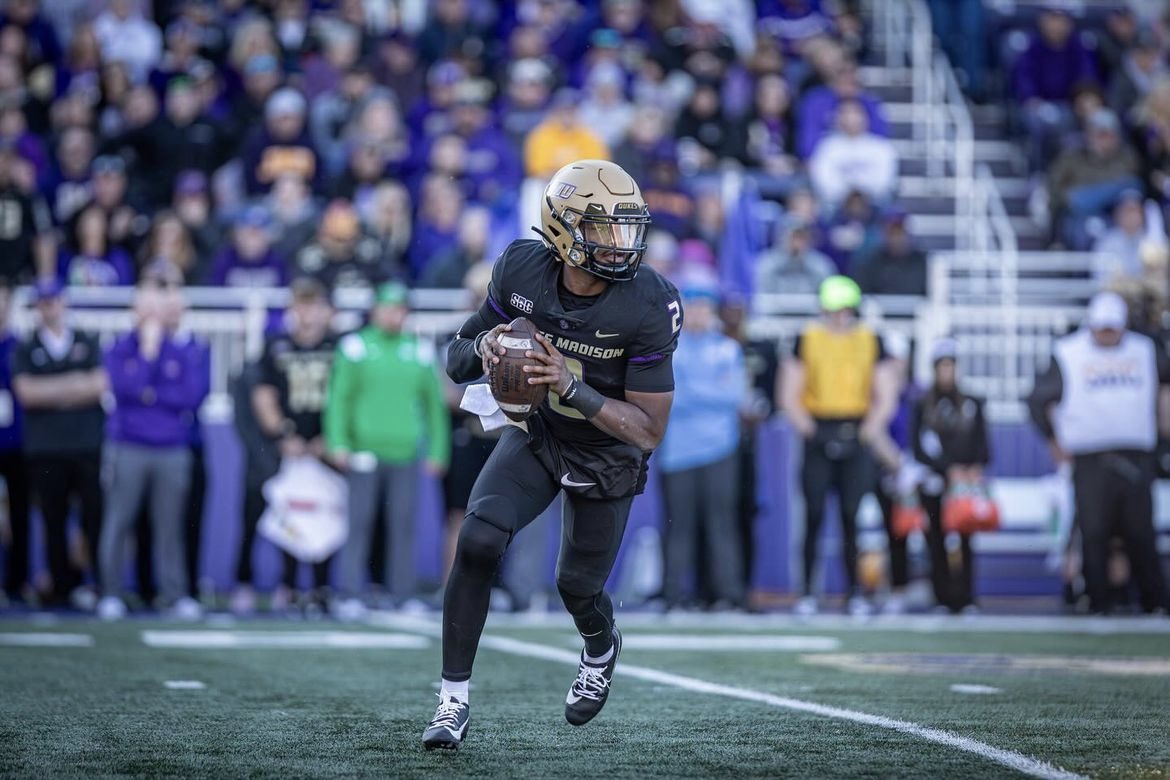 skylerw_3's tweet photo. #AGTG EXTREMELY BLESSED to receive my first offer from James Madison University‼️@Coach_DKennedy @JMUFootball @Coach_Sams15 @CoachHazelray @robinsfootball1 @On3Recruits @RustyMansell_ @JeremyO_Johnson @ChadSimmons_ https://t.co/4mFADGie4S