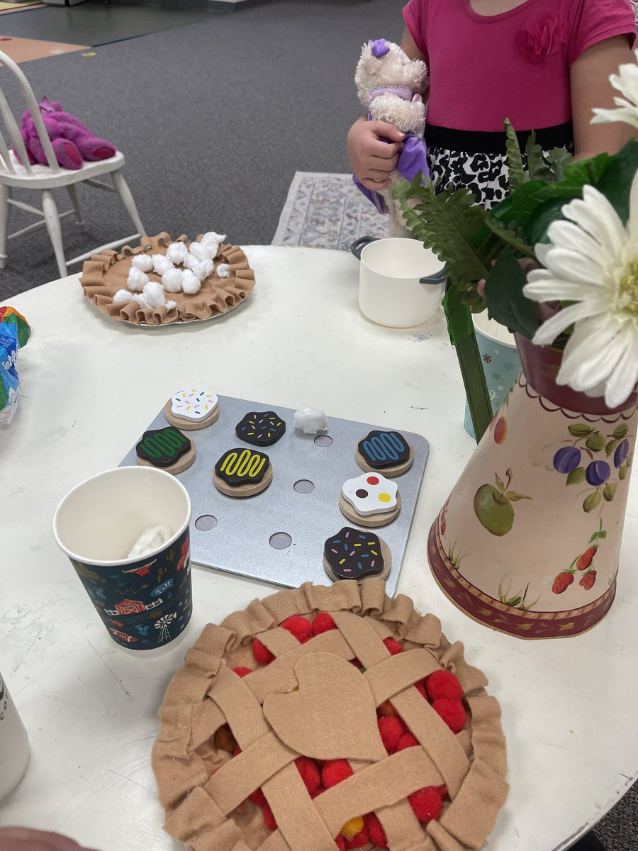 I was served pie and cocoa in kinder today! #Purposefulplay #1LISD <a href="/Westsideleaders/">Westside Elementary</a>