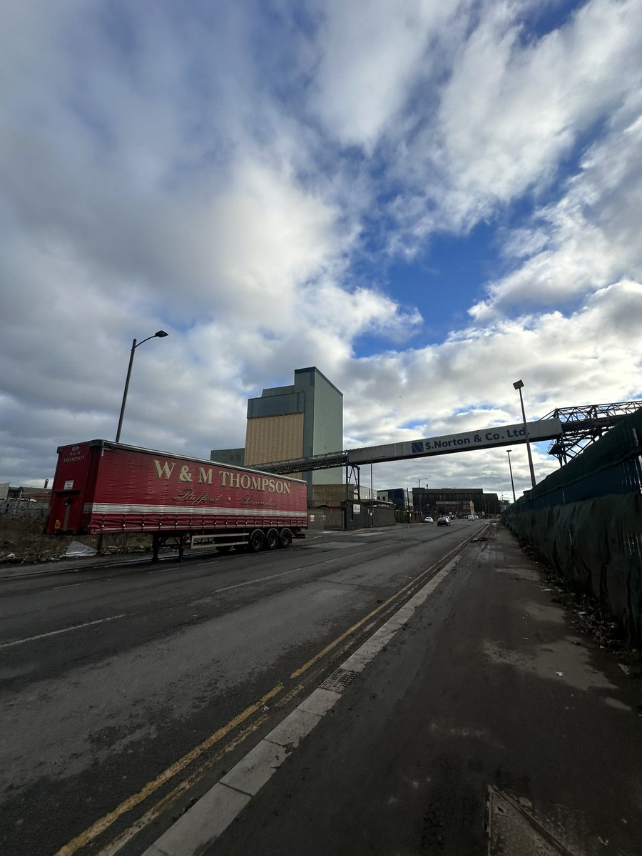 Curlsoflove tweet media