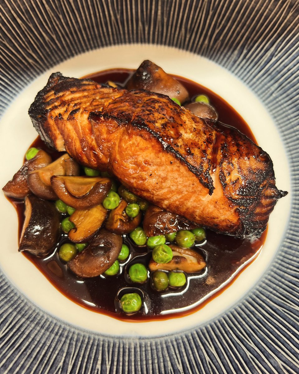 Our Salmon Teriyaki with Shiitake mushrooms, garden peas, lime & sesame rice is proving to be a big hit. 🐟🦞 We still have a few tables left this weekend. Book 👉 gamba.co.uk/reservations or on 0141 572 0899. #gambaglasgow #salmon #weekend #seafoodlover #glasgowseafoodrestaurant