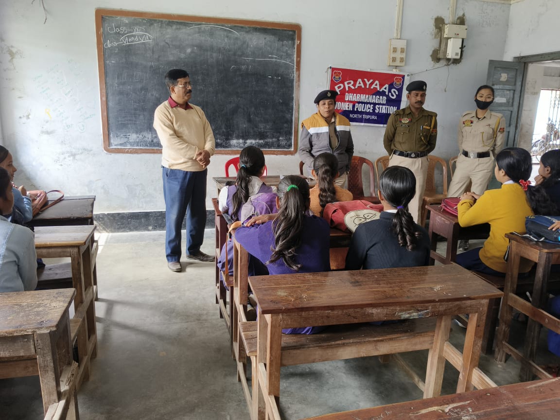 Dharmanagar Women PS organised a prayaas awareness programme at Rajbari Girls School where discussions were held discouraging  Child marriage, elopment issues, and bad effects of mobile and mobile cyber crime
@Tripura_Police