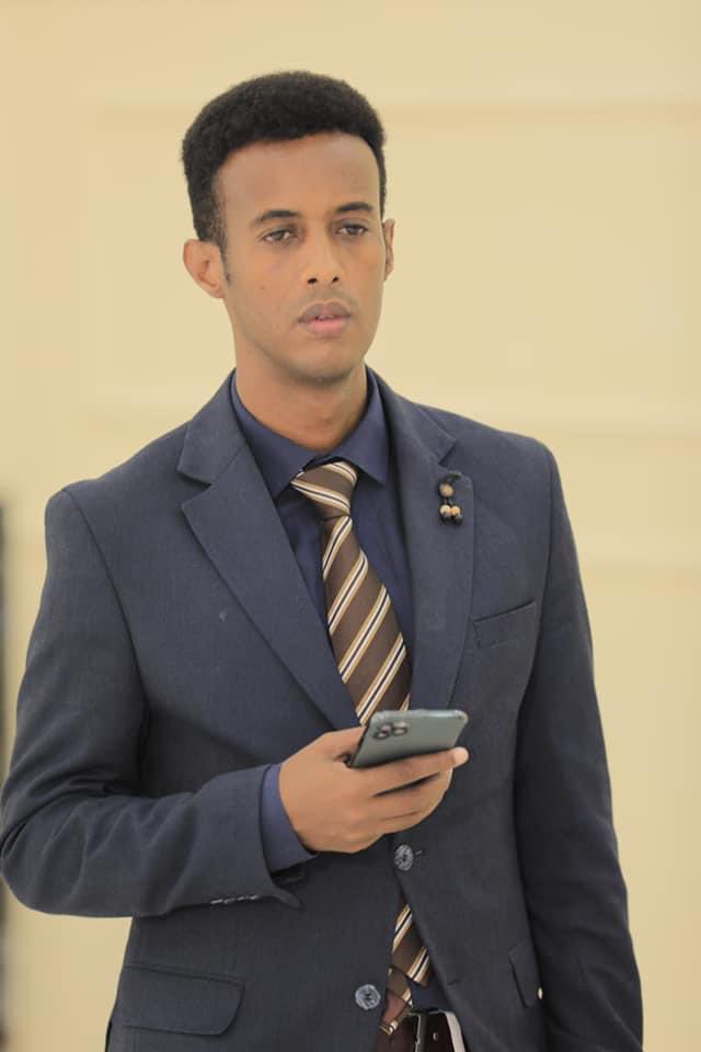 Macaash10's tweet photo. Gole-Hadal waxaa caawo marti ku ah labo xeeldheere oo xagga Ciyaaraha ah, muddo dheerna xirfadda ku jirey, Agaasime Maxamed Cabdi Muudey iyo Cabdirishiid Maxamuud Nuur. Nagala soo qeybgal 

https://t.co/xNSH2nsiWe https://t.co/aVuwoTqD8I