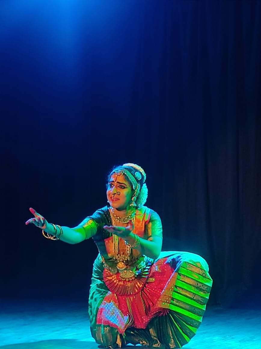 ICCRROBENGALURU's tweet photo. ICCR Zonal Office South Bengaluru @kannada_bhavan @dyesdept @bvbbengaluru FISA B presented Bharatanatyam Dance by Nikhitha Manjunath under Every Friday Cultural Evening Programme #EFCEP on 02 February 2024 at Bharatiya Vidya Bhavan. Glimpses @iccr_hq https://t.co/dOOZbwWw8y